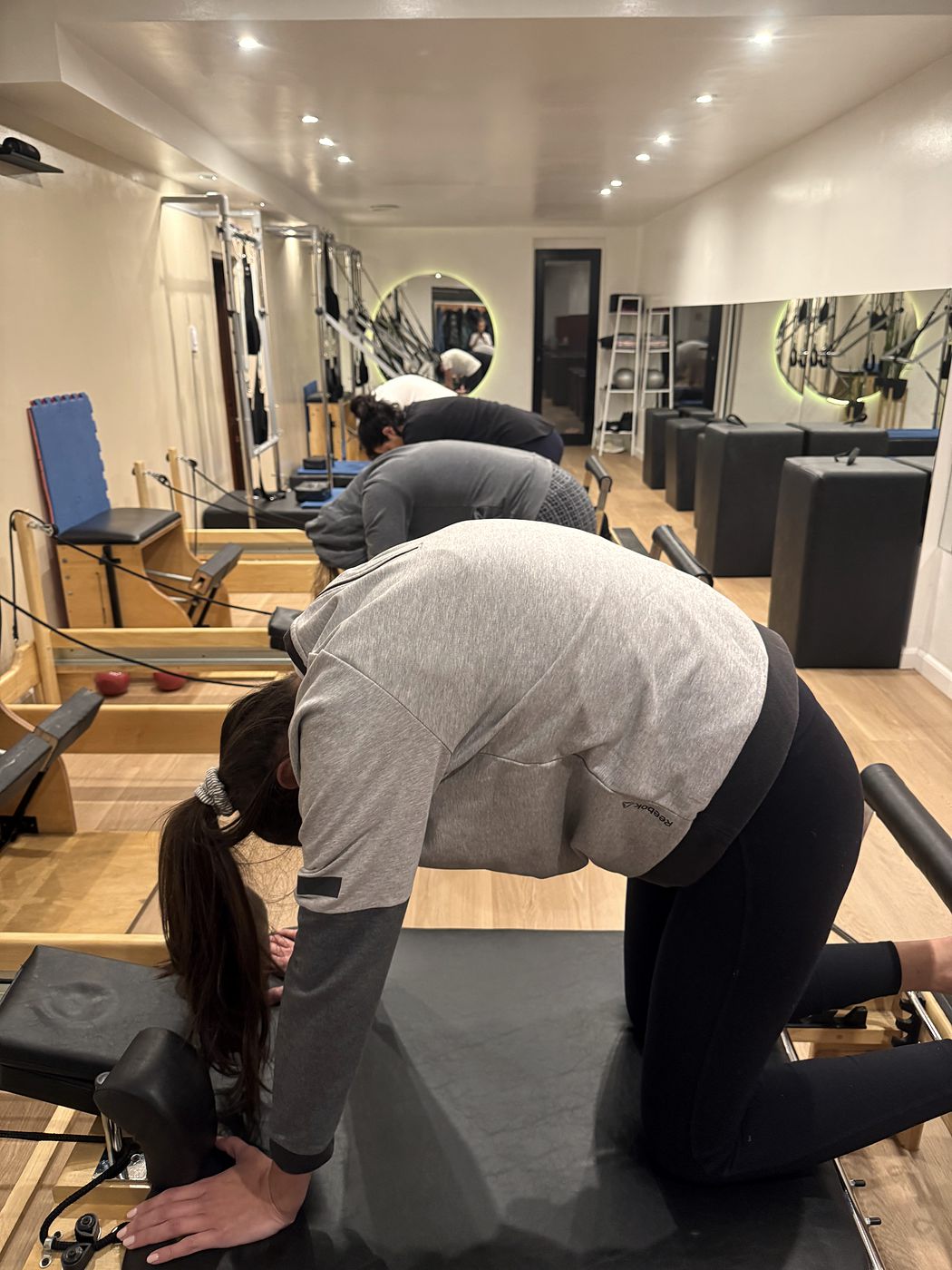 Ejercicio en cuadrupedia sobre el reformer